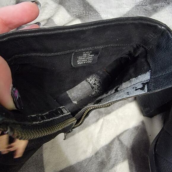 Vince Camuto Black Belta Leather Chunky Heel Bootie Size 8 - Picture 4 of 6